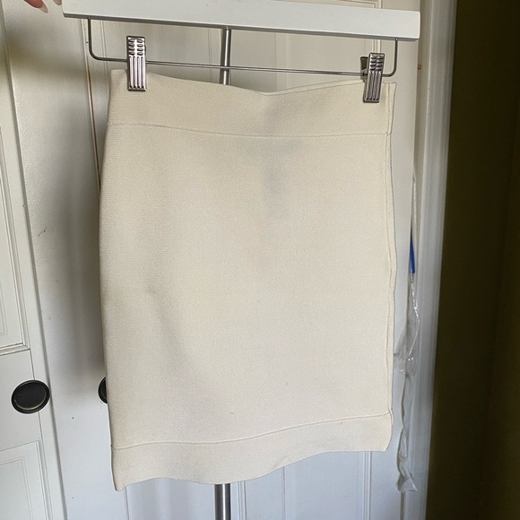 Elegant Cream Skirt - Picture 1 of 5